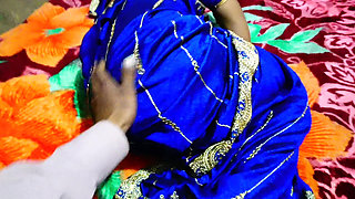 Meri gharwali ke sath sex ke maje le rahe hain