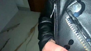 Blonder deutscher Teenager in Leder bekommt harten Fick und