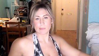 Love Chat Big Boobs Brunette Masturbating For Cam