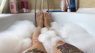 Foot Fetish Videos In The Bathtub .. Lots Of Foam And Cream