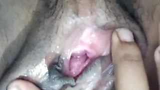 Desi randi girl pressing her boobs