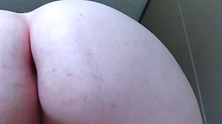 A slut who teases you by oiling your ass ❌ NO MOANS to tease you (sensual sounds)