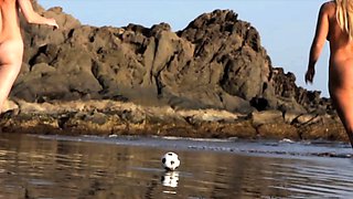 Ariel & Miela - Beach Soccer