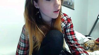 Cute amateur webcam teen girl toying pussy on webcam