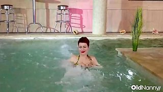 Busty MILF Lisa Pinelli Solo Masturbation - Intimate HD Pussy Fingering