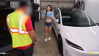 WMAF skinny Asian babe Kiki King got fucked by a road worker