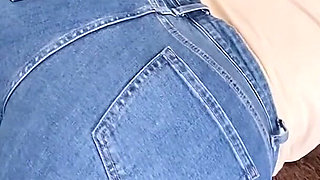 Farting Fat Booty MILF in Jeans