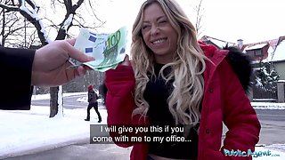 Public agent french babe Jennifer Amilton bangs a man in his office