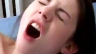 Etudiante poilue - Porno amateur avec une belle fille arabe