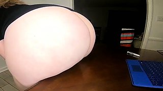amateur lovebi flashing ass on live webcam