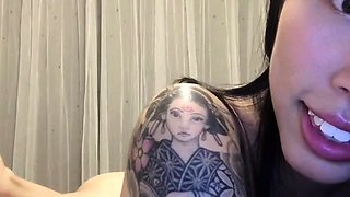 Amateur Webcam Cute Teen Plays Solo with Big