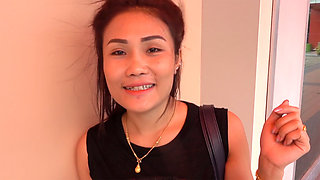 Thai amateur girl picked up in a Tuk Tuk