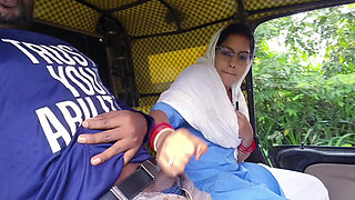 A beautiful Indian Stanger girl sucked my dick ,when I was masturbating inside the auto
