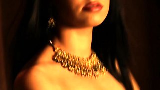 Deva Dassi s Sensual Midriff