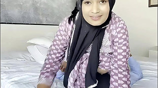 Indian Hijabi Khatoon Girl Fatima First Time Sex in Hotel to Make Her Boyfriend Happy