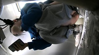 Amateur Asian Teen Fucks Her Boyfriend In a Hotel
