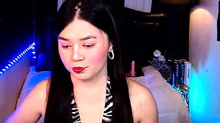 Hot brunette from squirt masturbating on webcam