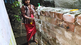 Mere bade bhai ke bibi ne muze muth marte huaa dekh liya, me bahot Josh me tha mene bhabhi ji ke samne muth mar- daver bhabhi boobs suking .