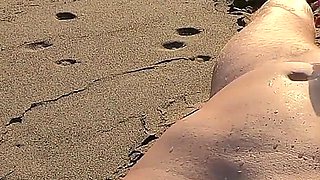 Beach Handjob: Beauty in Bikini Makes Him Get a Huge Cumshot at the Beach