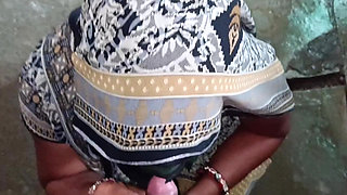 My elder sister-in-law is sucking my cock, my ass also wants to die
