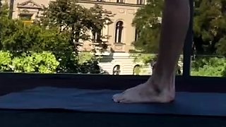 Solo public yoga