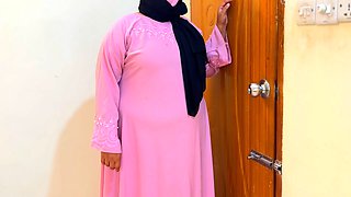 Arab stepmom in niqab craves anal from hotel staff for her big bubble butt!