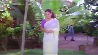 Indian hot MILF in erotic video