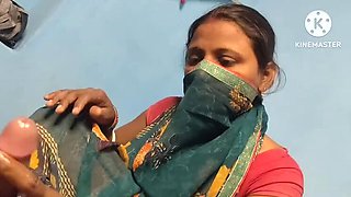 Desi Bhabhi Calls For Hot Handjob - Homemade Indian Stepmom Cheating