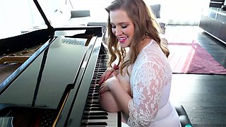 Canadian Babe Smiley Emma Tickles The Ivories And Her Clit