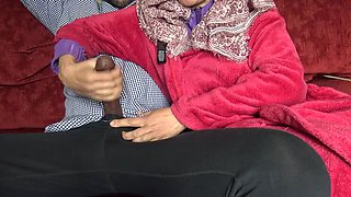 Turkish MILF Souzan Halabi sucks black coworker's big cock in London