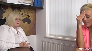 Lacey Starr & Loula Lou take on Sam Bourne's hard and fast fuckfest - Agedlove!