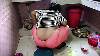 Arabs stepmom's big ass in kitchen makes me fuck her tight pussy while she cooks lunch