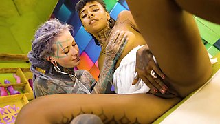 Inked Girls Hard Strap-on Squirting and Piss