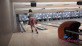 Date time with Zoey Jpeg playing with her hairy oussy in the car and bowling!: Porn