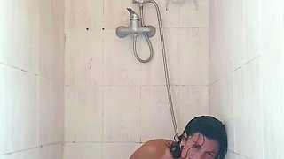 Amateur czech teen in her first toy induced orgasm