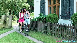 Stepdaughter Blows Stepdad's Fat Cock in Outdoor Summer Sex
