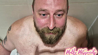 A Shower and Piss with a Londoner