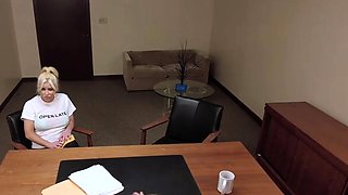 Office desk hammering of curvy cougar