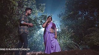 Hot Faye Reagan indulges in solo sex act while masturbating