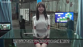 Magic Mirror Car: Aspiring Female Announcers' Outdoor Broadcasting Challenge x1xB6BA3D7D4637286BB1