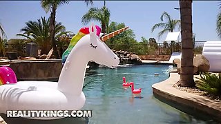 Hot superstars have a bare relay race before hitting the pool for a wet group fuck - reality kings