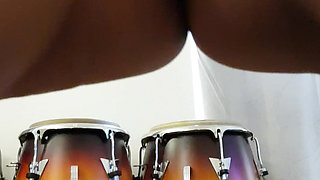 Young girl with waxed doing her gym session