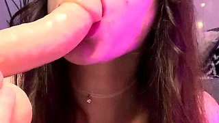 Webcam fun mature brunette with toys cum on cam