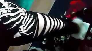 How do you like me in these black leggings