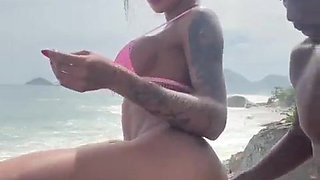 Public fucky-fucky with a trans lady on Abricó beach.