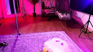 Blonde teen Sierras first erotic masturbation video