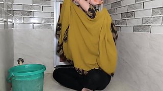 Mature Indian bhabhi receives intense passionate pleasure passionately