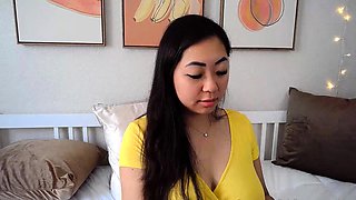 Big boob brunette masturbates on webcam