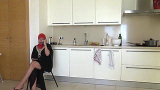 A Lebanese Slut Talks on the Phone and Masturbates