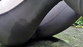 Faye Taylor Outdoor Yoga Pants Peein